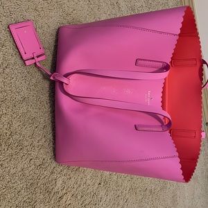 Kate Spade tote bag. Fun pink tote with scalloping top.
